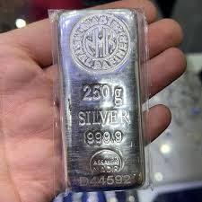 معامله ۷۱۵ کیلوگرم شمش نقره در بورس کالا