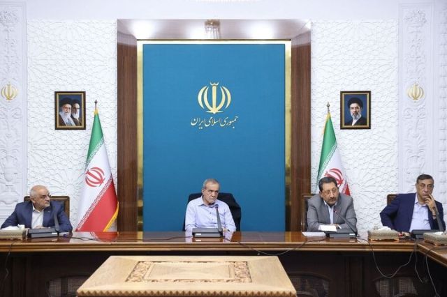 تأکید رئیس‌جمهور بر استمرار برق‌رسانی به صنایع در شرایط ناترازی انرژی | سازوکار جدید تأمین برق صنایع از بورس انرژی بررسی شد