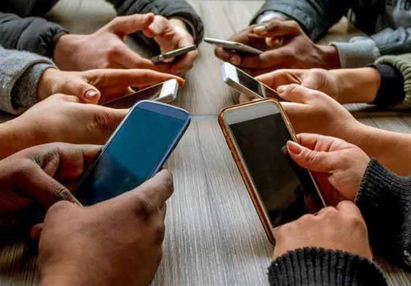 بازار تلفن همراه در چنبره رقابت نابرابر و واردات مسافری