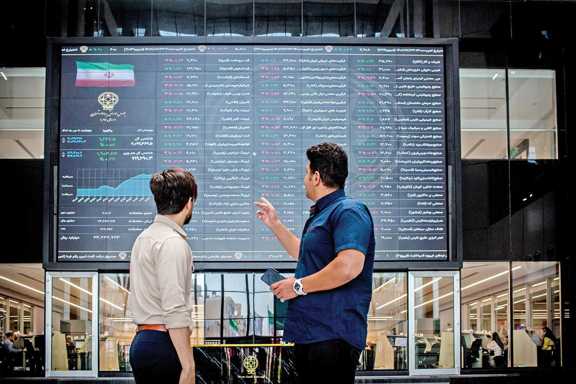 عقب‌نشینی شاخص‌ها در میان گردش بالای نقدینگی  سایه تنش‌های سیاسی بر بورس